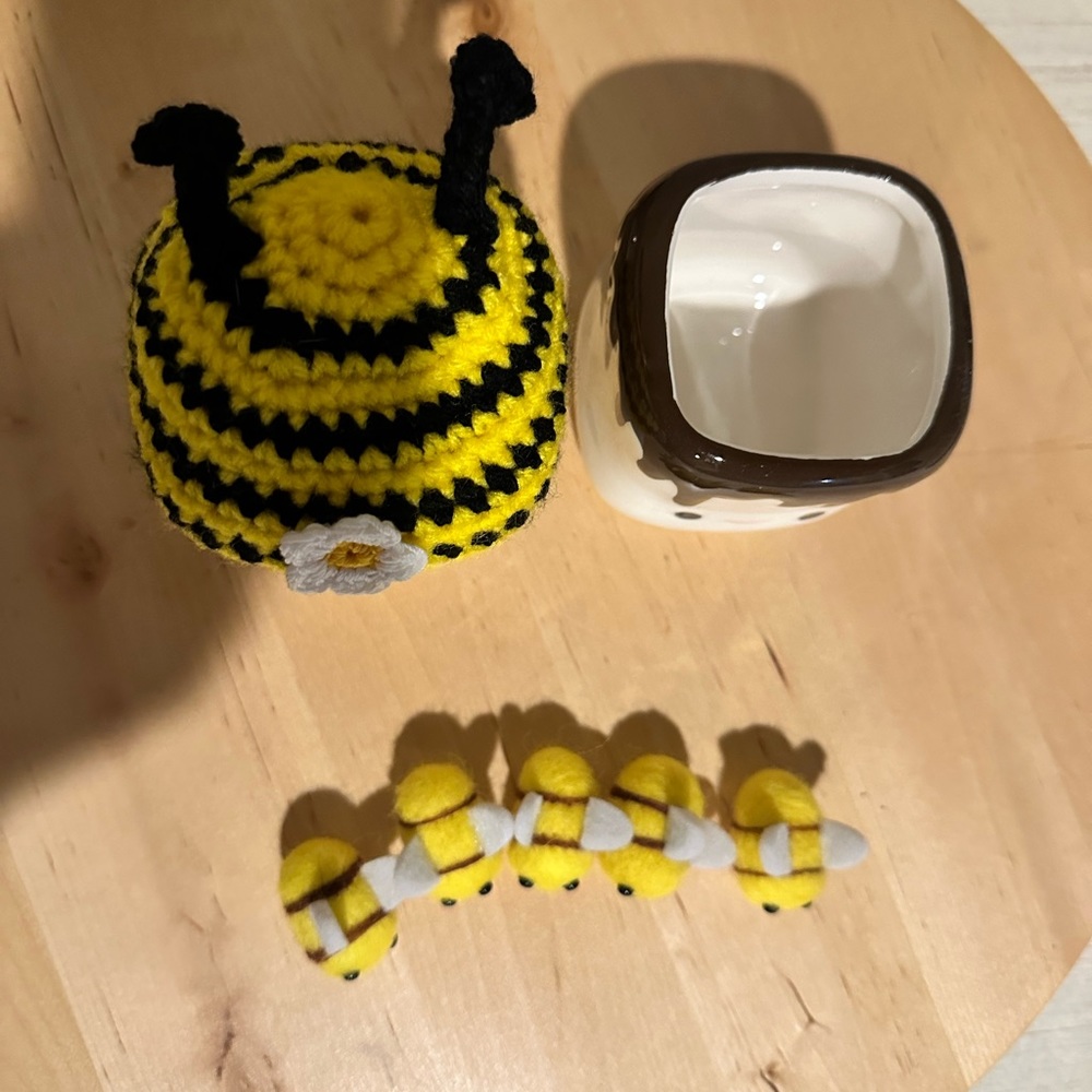 Bee Decor - Picture 5 of 5